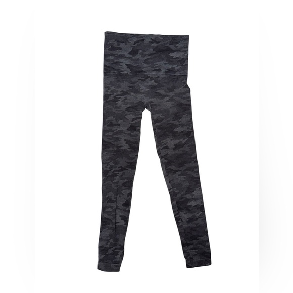 Spanx Look At Me Now Camo Seamless Leggings - Picture 6 of 6